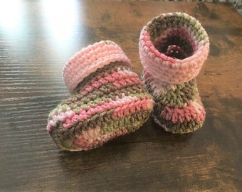 Cuff style Crocheted baby Boots, Pink Camo 3 6 9 months Photo Prop girl crochet baby shower gift