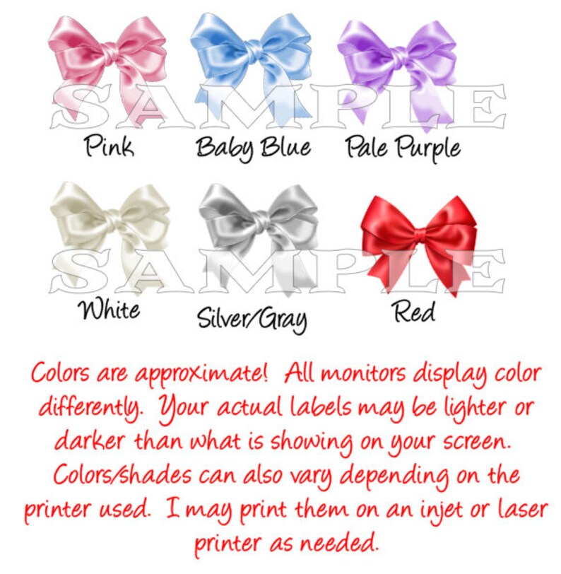 Puede incluir: Seis muestras de lazos de diferentes colores. Los colores son rosa, azul beb&eacute;, morado p&aacute;lido, blanco, plateado/gris y rojo. El texto "SAMPLE" est&aacute; impreso en blanco en cada lazo. El texto "&iexcl;Los colores son aproximados! Todos los monitores muestran el color de forma diferente. Tus etiquetas reales pueden ser m&aacute;s claras u oscuras que lo que se muestra en tu pantalla. Los colores/tonos tambi&eacute;n pueden variar seg&uacute;n la impresora utilizada. Puedo imprimirlos en una impresora de inyecci&oacute;n de tinta o l&aacute;ser seg&uacute;n sea necesario." est&aacute; impreso debajo de los lazos.
