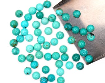 Cabochon di turchese Kingman: pietre preziose naturali di turchese dell'Arizona con retro piatto, ideali per la creazione di gioielli.