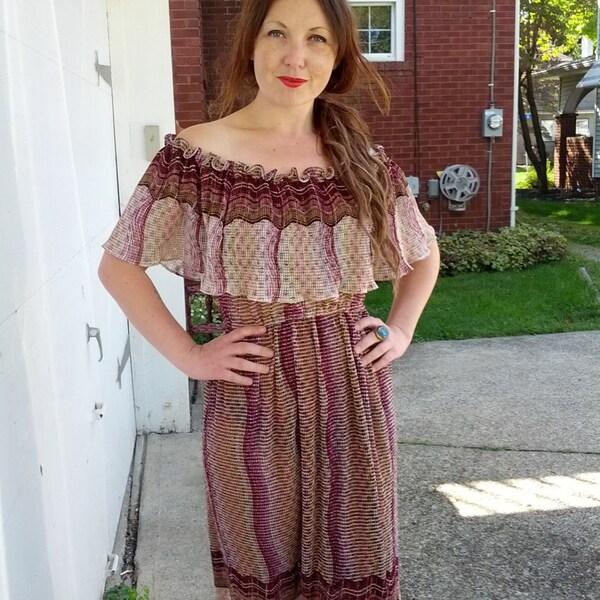 Vintage 70s Romantic off the Shoulder Cape Brown Burgundy Boho Dress Size medium