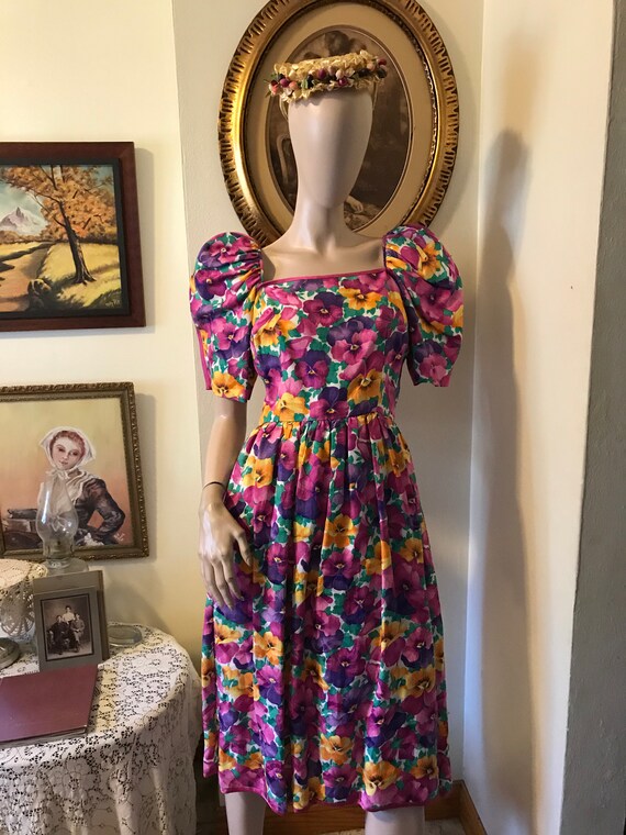 Vintage 80s Bold Floral Diane Dickinson Ladies Tea