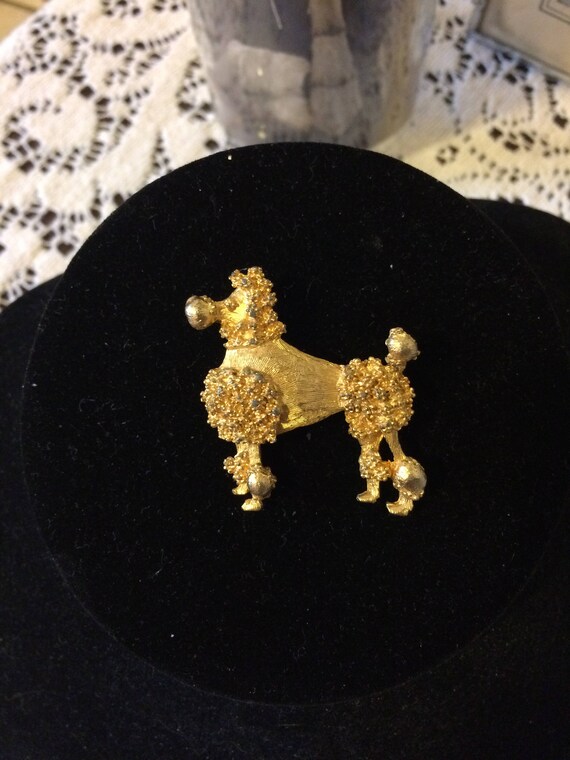 Vintage 60s Gold Tone Standing Poodle Dog Figural… - image 4