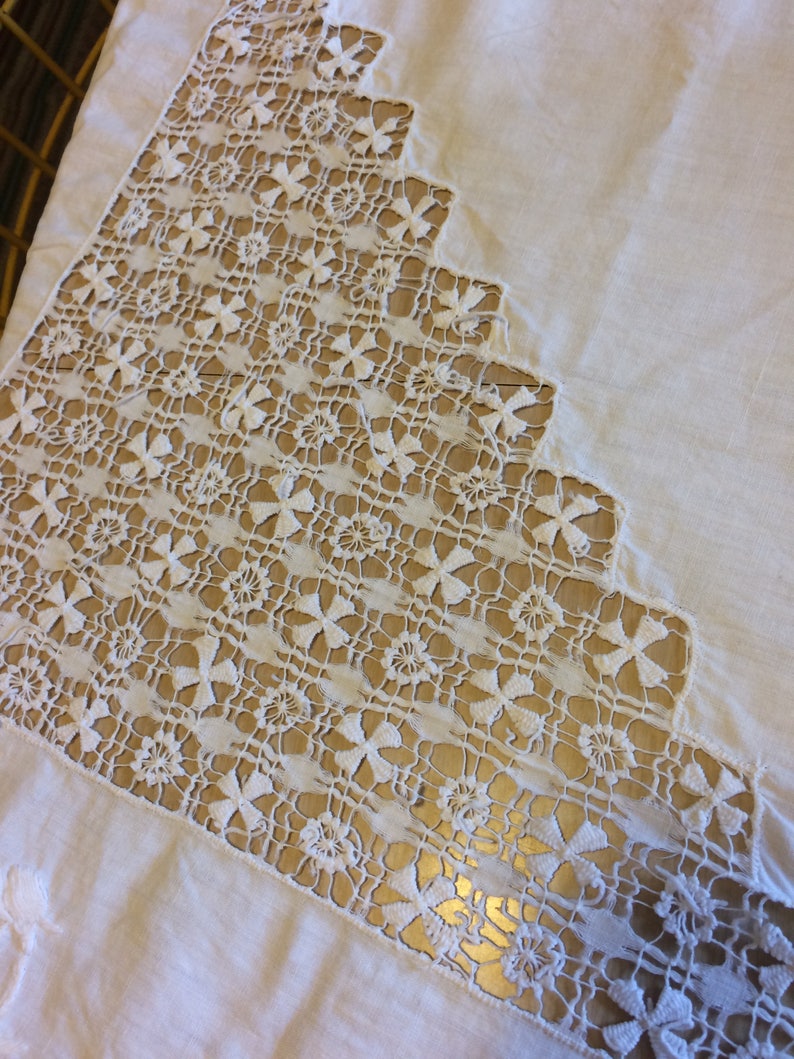 Vintage 1950s Stunning Off White Linen Formal Dining Lace Insert Embroidered Wedding Gift Tablecloth 50 x 50 Table Linen
