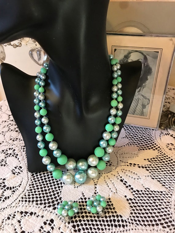 Vintage 50s Timeless Elegant Double Strand Green … - image 1