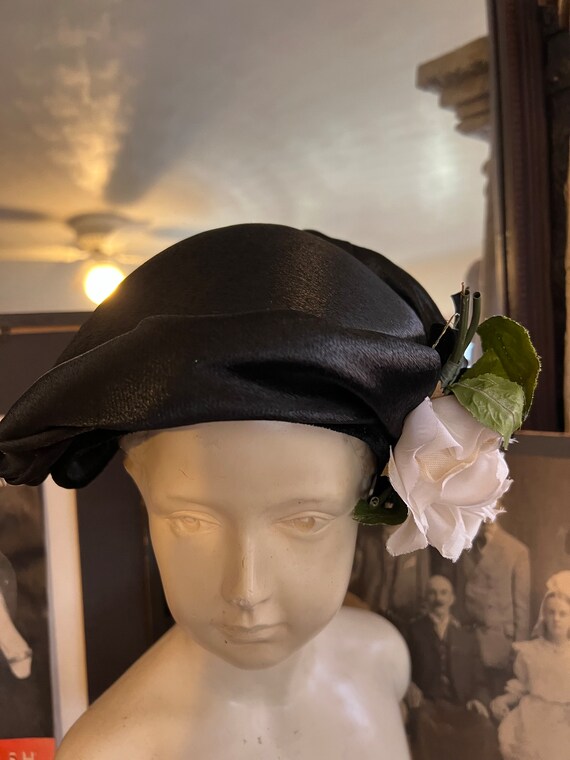 Fabulous Vintage 40s Black Satin White Rose Ladie… - image 2