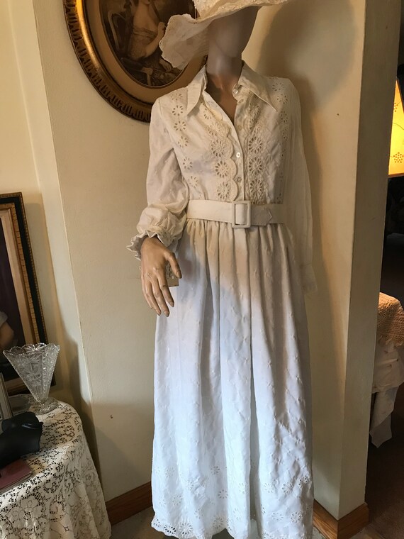 Vintage 1970s Stunning Sir James White Eyelet Co