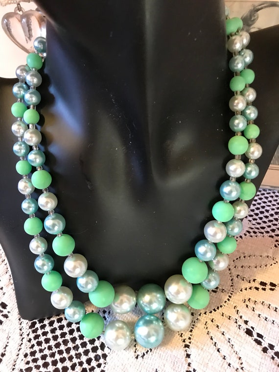 Vintage 50s Timeless Elegant Double Strand Green … - image 2