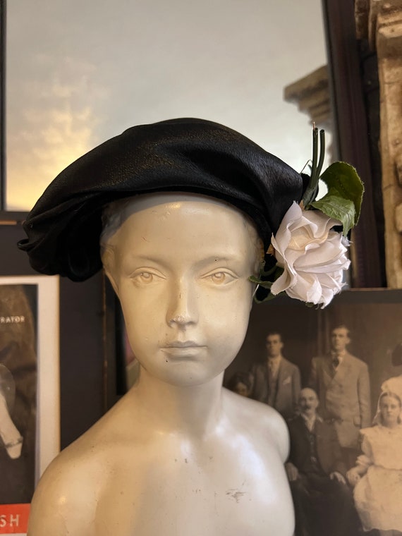 Fabulous Vintage 40s Black Satin White Rose Ladie… - image 4