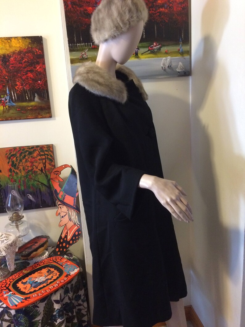 Vintage 50s Black Cashmere Wool Silver Grey Mink Matching Beret Ladies Swing Coat Size Medium Large