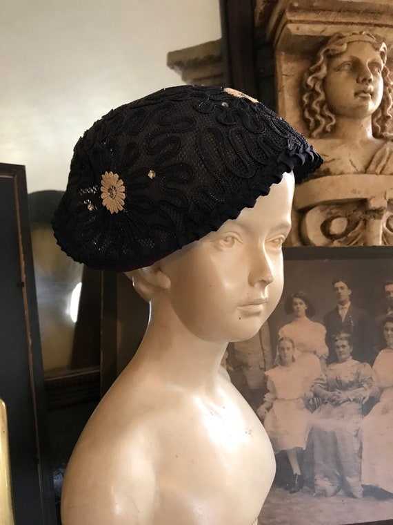 Fabulous Vintage 50s  Navy Blue and White Straw Co