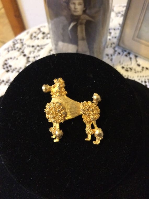 Vintage 60s Gold Tone Standing Poodle Dog Figural… - image 1