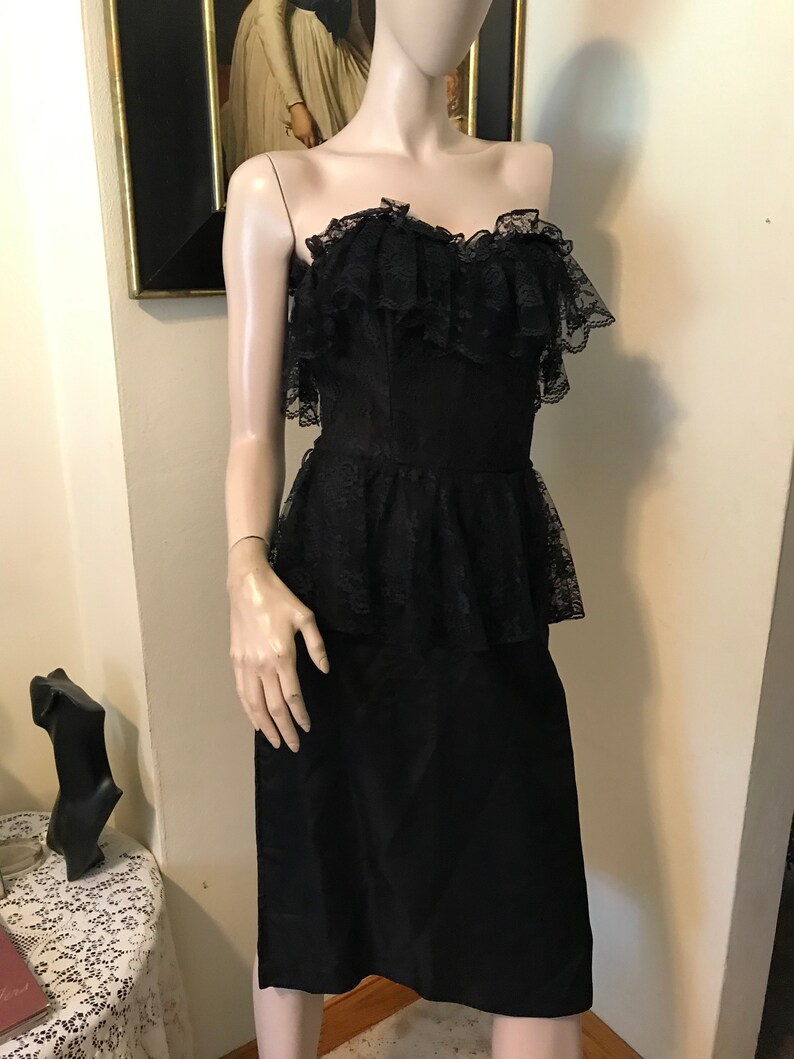 Ultimate Vintage 80s Elegant Black Lace Peplum Ladies Strapless cocktail Evening  Dress Size small x small 