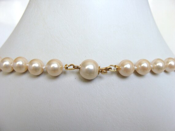 Vintage faux pearls, warm ivory strand of pearls,… - image 3