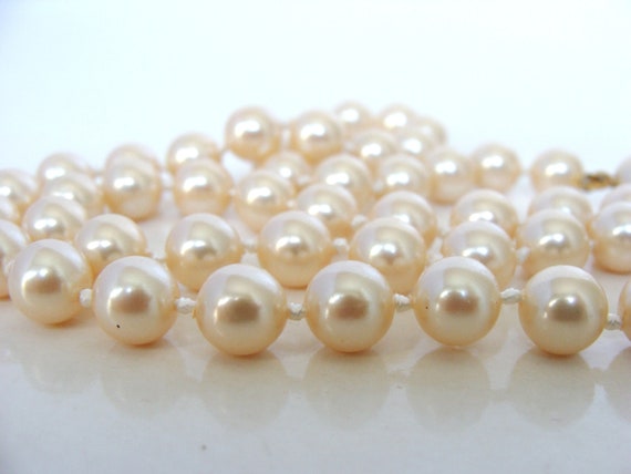 Vintage faux pearls, warm ivory strand of pearls,… - image 6