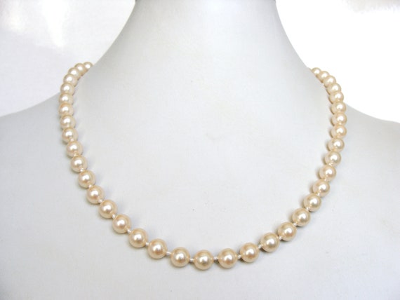 Vintage faux pearls, warm ivory strand of pearls,… - image 1