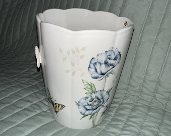 Juego de utensilios de porcelana Lenox Butterfly Meadow. Usado. SKU 6336424