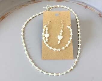 Ensemble boucles d'oreilles, collier et bracelet faits main