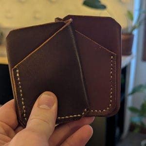Cartera/tarjetero de piel auténtica, hecha a mano y cosida, compacta, minimalista y estética