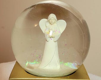 Pre-owned White Angel Water Globe. Merry Christmas. Jesus Christ