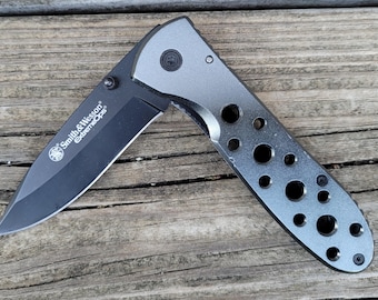 Pre-owned Smith & Wesson Extreme Ops Linerlock Knife, Gray Aluminum Handles, Black Blade