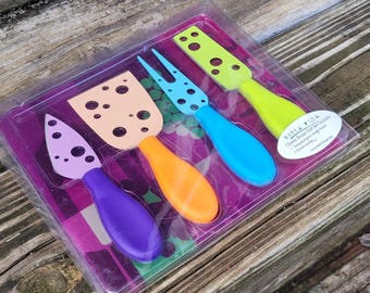 Set de regalo de tabla de quesos de vidrio templado: 4 cuchillos para queso, 18 x 15 cm