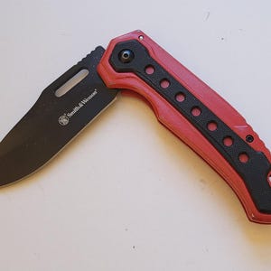 Pre-owned Smith & Wesson Folding Knife: Extreme Ops, Serrated Blade
