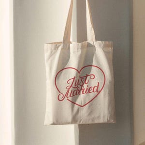 Just Married Tote Bag – Wedding Gift for Bride, Honeymoon Beach Bag, Newlywed Travel Tote, Bridal Shower Present, Engagement Gift Idea