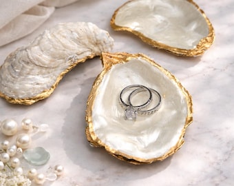Plato de concha de ostra perlada con forma de anillo, ribete dorado, decoración costera