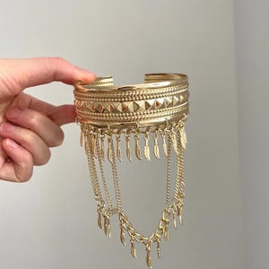 Pulsera con borlas de cadena dorada, brazalete tribal, joyería bohemia con dije de plumas