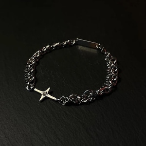 Vintage Silver Minimalist Starburst Bracelet | Double-Layer Chain with Dazzling Star Pendant | Elegant Jewelry for Dream Chasers
