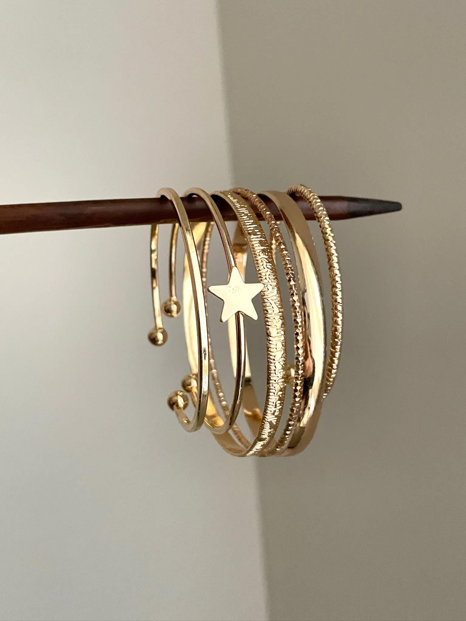 Konxi Bracciale Bangle in Oro per Donne Bracciale Bangle con Anello d'Oro Bracciali con Fuochi d'Artificio per Donne Ragazze Bracciali Larghi (Oro-Fiore