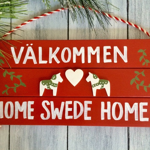 Enseigne Välkommen peinte à la main : décor de cheval Dala suédois