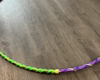 Zusammenklappbarer Polypro Hula Hoop - Macht zwei Minis! (Möglichkeit, abnehmbare Gewichte zum Erlernen des Taillenumfangs hinzuzufügen)