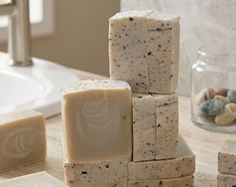Sapone artigianale alle alghe wakame: burro di karité, olivello spinoso, muschio marino irlandese.