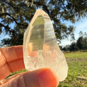 Cristal de quartz lémurien clair eau / Pointe de quartz lémurien / Cristal lémurien naturel / LU4