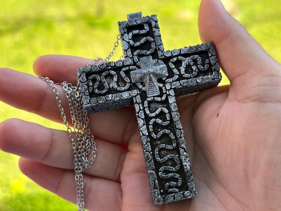 TEAM TOMODACHI クロスネックレス ボックス付き TEAM TOMODACHI クロスネックレス ボックス付き