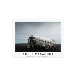 Arte del relitto dell'aereo di Sólheimasandur - Fotografia di sabbia nera islandese - Nordic Adventure Décor