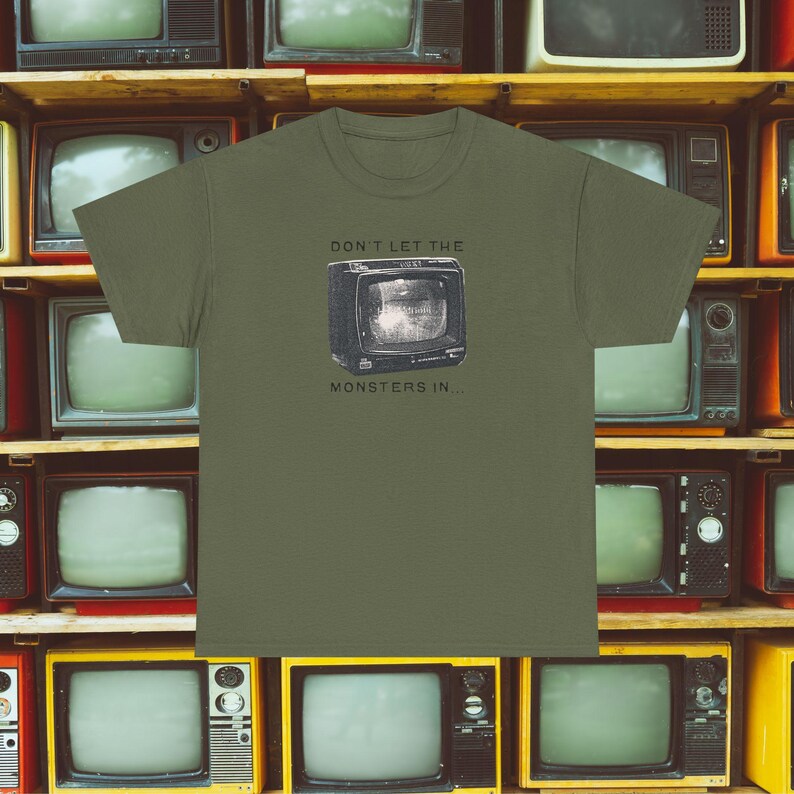 Retro TV Graphic Tee, 80s Nostalgia, Unisex Streetwear image 3