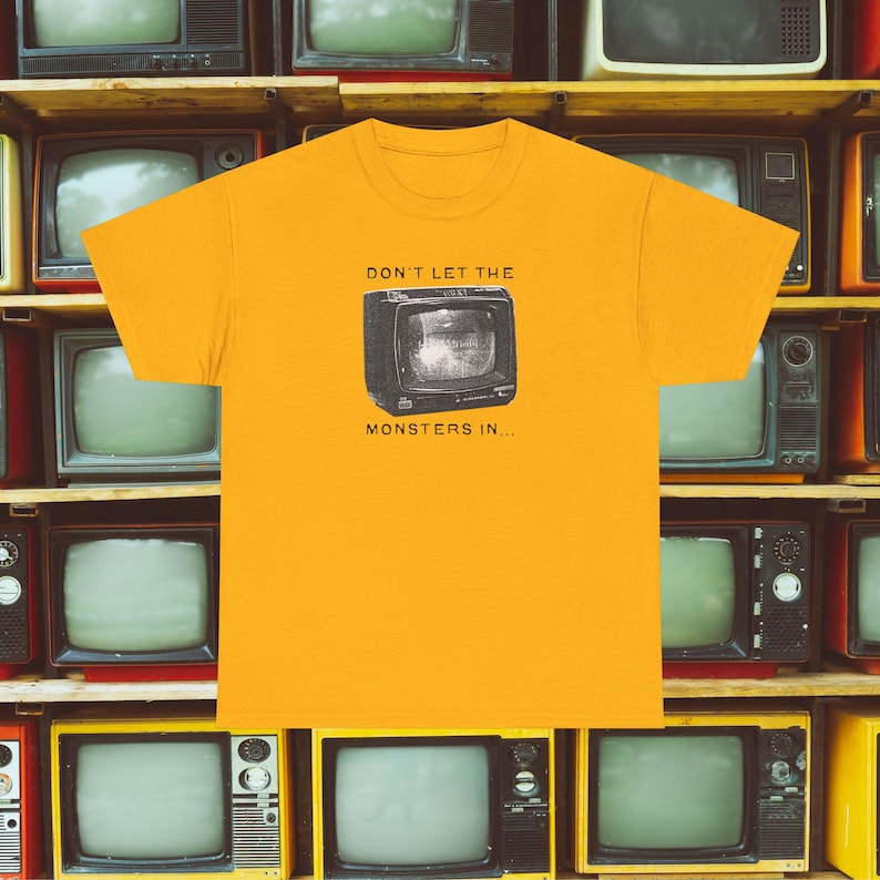 Retro TV Graphic Tee, 80s Nostalgia, Unisex Streetwear image 7