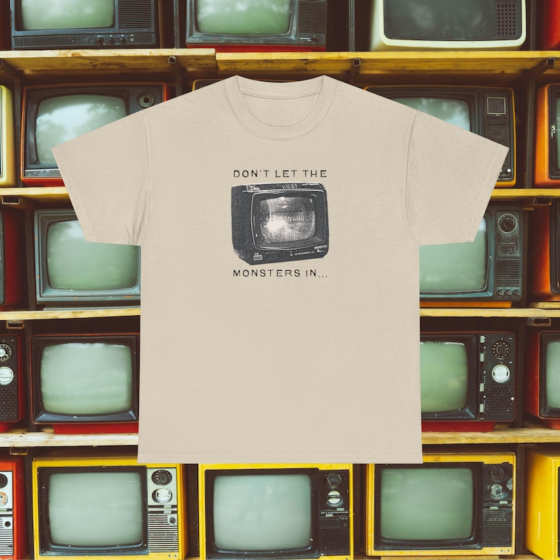 Retro TV Graphic Tee, 80s Nostalgia, Unisex Streetwear image 5