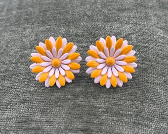 Vintage White Yellow Daisy Clip-On Earrings | Retro Enamel Flower Power Jewelry | 60s 70s Mod Floral Earrings