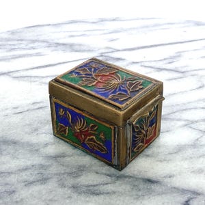 Vintage Chinese Brass Enamel Trinket Box - Miniature Chrysanthemum Floral Pill Box , Champlevé Export Art, Stamped China - Small Jewelry Box
