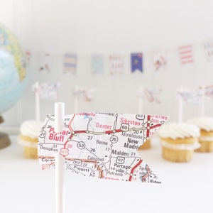 cupcake / map / birthday party / baby shower / wedding shower / cupcake toppers / set of 12 / paper flags / world / atlas / farewell / bride