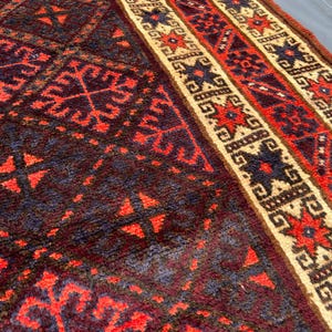 Tapis tribal afghan ancien 178 x 244 cm | Tapis en laine Baloutche fait main des années 1940 | Motif Boukhara turkmène | Grand tapis pour salon ou chambre image 6