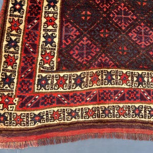 Tapis tribal afghan ancien 178 x 244 cm | Tapis en laine Baloutche fait main des années 1940 | Motif Boukhara turkmène | Grand tapis pour salon ou chambre image 3