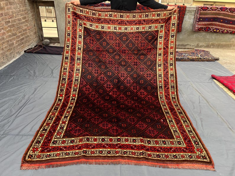 Tapis tribal afghan ancien 178 x 244 cm | Tapis en laine Baloutche fait main des années 1940 | Motif Boukhara turkmène | Grand tapis pour salon ou chambre image 1