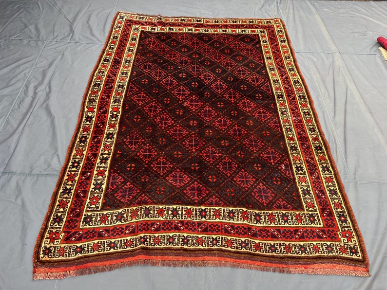 Tapis tribal afghan ancien 178 x 244 cm | Tapis en laine Baloutche fait main des années 1940 | Motif Boukhara turkmène | Grand tapis pour salon ou chambre image 2