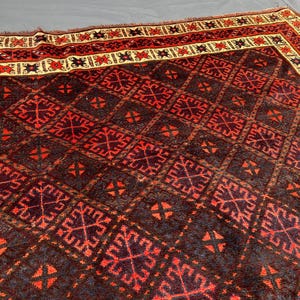 Tapis tribal afghan ancien 178 x 244 cm | Tapis en laine Baloutche fait main des années 1940 | Motif Boukhara turkmène | Grand tapis pour salon ou chambre image 9