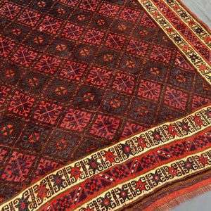 Tapis tribal afghan ancien 178 x 244 cm | Tapis en laine Baloutche fait main des années 1940 | Motif Boukhara turkmène | Grand tapis pour salon ou chambre image 7