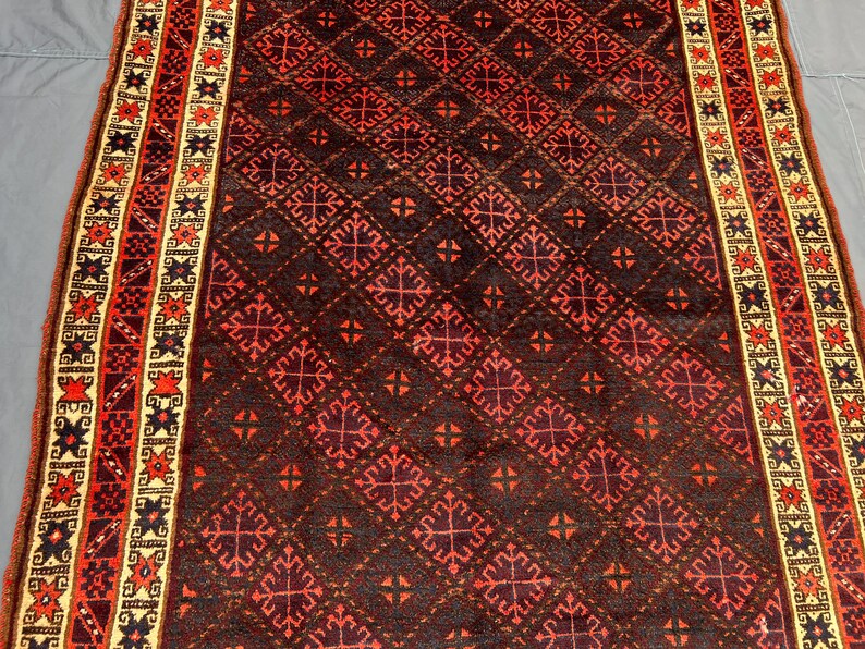 Tapis tribal afghan ancien 178 x 244 cm | Tapis en laine Baloutche fait main des années 1940 | Motif Boukhara turkmène | Grand tapis pour salon ou chambre image 4
